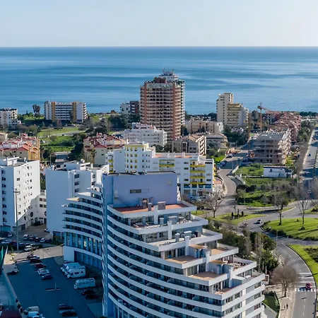 Spectacular 2 Bed Apartment, Huge Terrace And Sea View Διαμέρισμα Portimão
