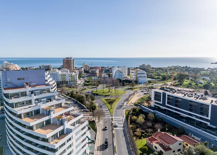 Spectacular 2 Bed Apartment, Huge Terrace And Sea View *