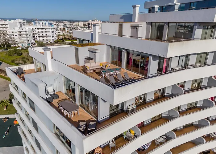 Spectacular 2 Bed Apartment, Huge Terrace And Sea View