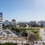 Spectacular 2 Bed Apartment, Huge Terrace And Sea View דירה *