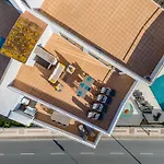 Spectacular 2 Bed Apartment, Huge Terrace And Sea View דירה *