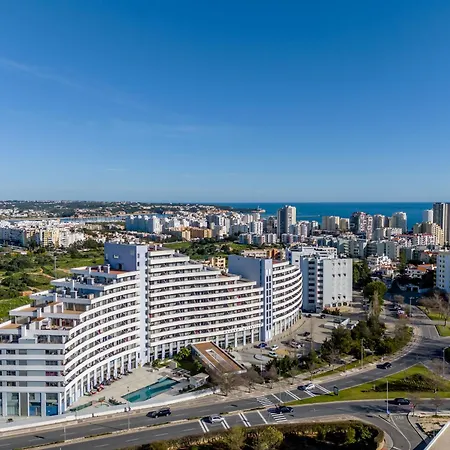 Spectacular 2 Bed Apartment, Huge Terrace And Sea View * بورتيماو