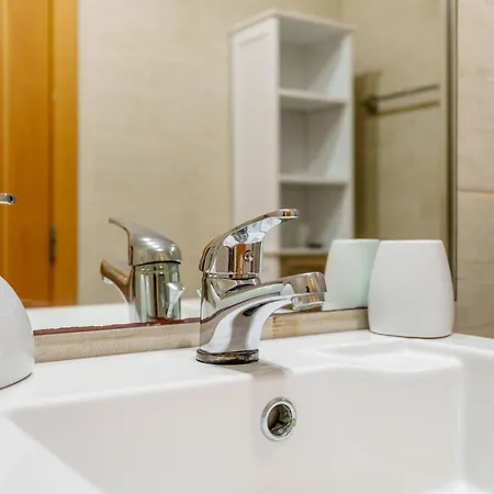 Spectacular 2 Bed Apartment, Huge Terrace And Sea View