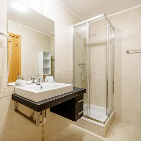 Spectacular 2 Bed Apartment, Huge Terrace And Sea View