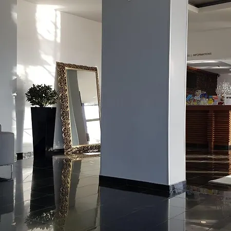 Spectacular 2 Bed Apartment, Huge Terrace And Sea View Διαμέρισμα Portimão