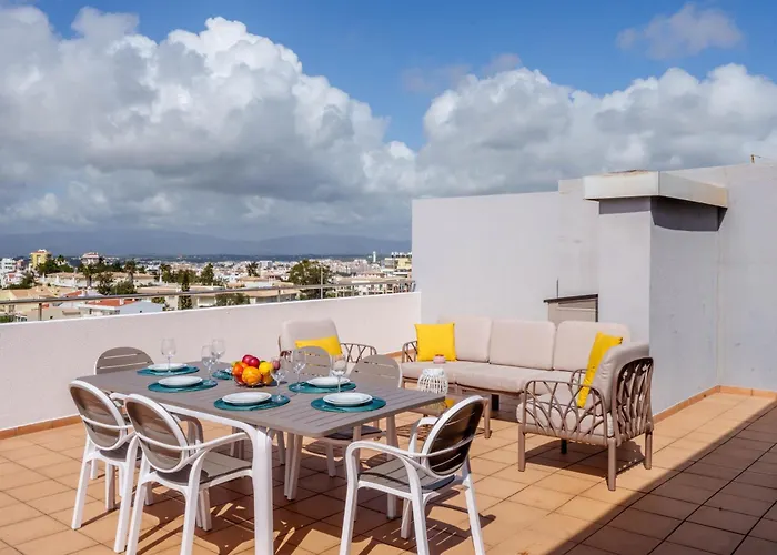 Spectacular 2 Bed Apartment, Huge Terrace And Sea View Appartement Portimão