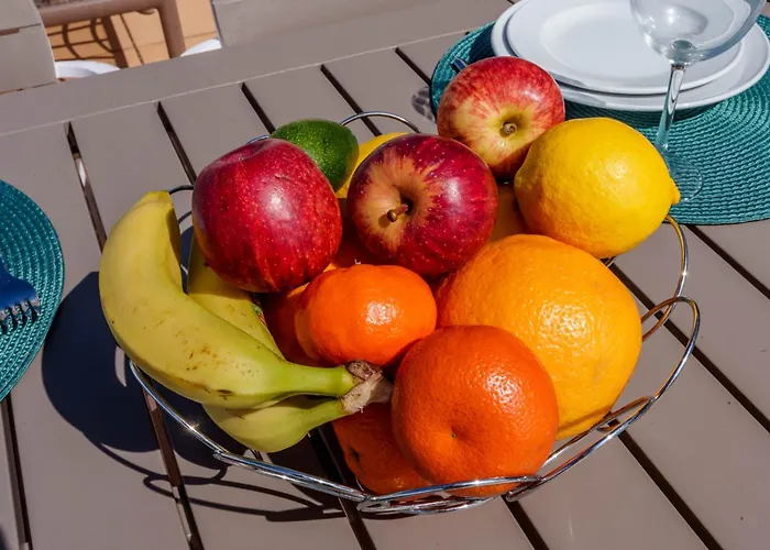 Spectacular 2 Bed Apartment, Huge Terrace And Sea View *