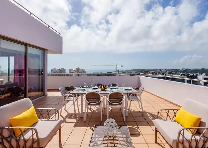 Spectacular 2 Bed Apartment, Huge Terrace And Sea View