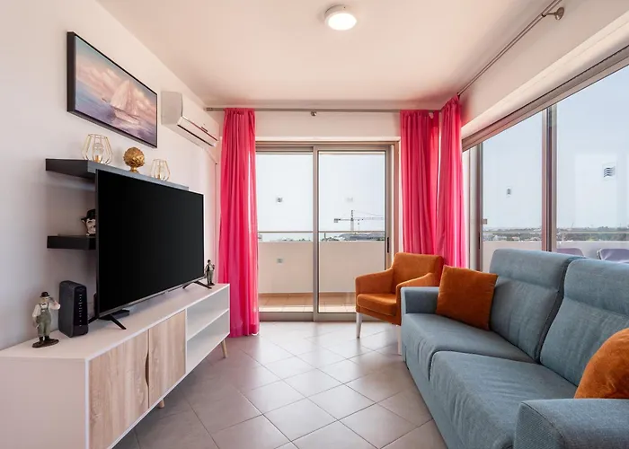 Spectacular 2 Bed Apartment, Huge Terrace And Sea View Portimão