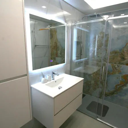아파트 Spectacular 2 Bed Apartment, Huge Terrace And Sea View *