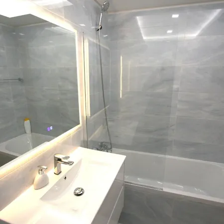 아파트 Spectacular 2 Bed Apartment, Huge Terrace And Sea View *