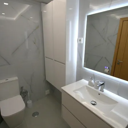 아파트 Spectacular 2 Bed Apartment, Huge Terrace And Sea View 포티마오